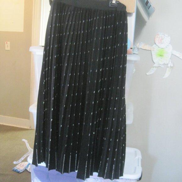 Ankle-Length Black Velvet Pleated Skirt with Rhinestones - Picture 2 of 7